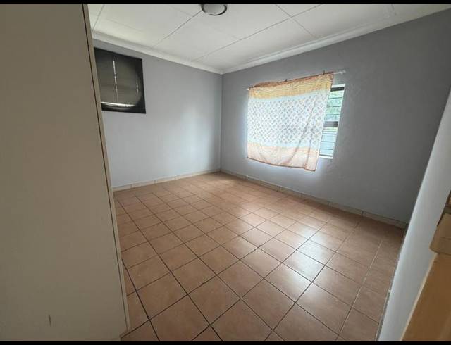 2 BEDROOM PROPERTY TO RENT IN BOKSBURG NORTH
